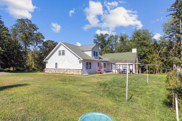 2 Spring Brook Ln, Lebanon Twp., NJ 08826