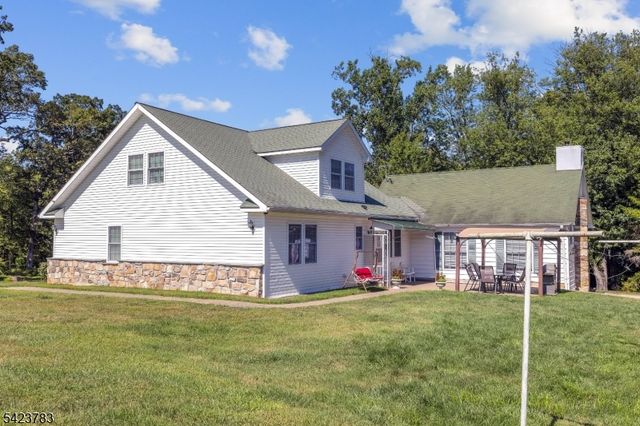 2 Spring Brook Ln, Lebanon Twp., NJ 08826