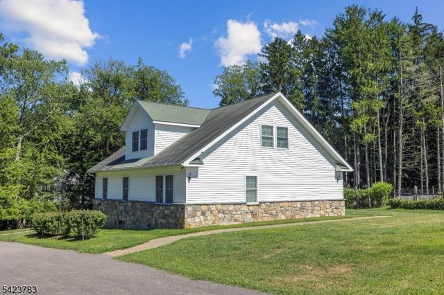 2 Spring Brook Ln, Lebanon Twp., NJ 08826