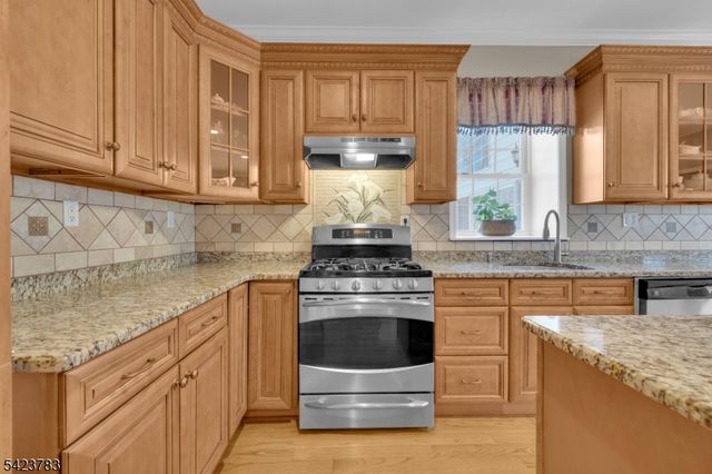 2 Spring Brook Ln, Lebanon Twp., NJ 08826