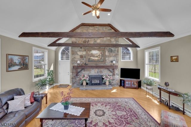 2 Spring Brook Ln, Lebanon Twp., NJ 08826