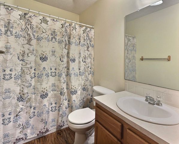 1929 W Schoolhouse St, Haysville, KS 67060