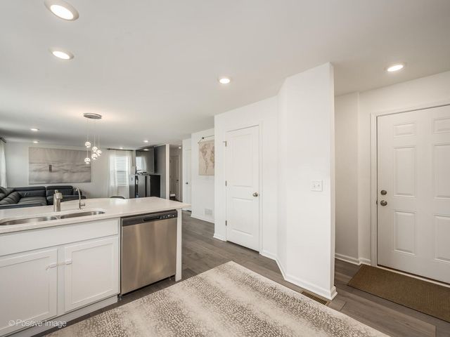 444 Radcliff Lane, South Elgin, IL 60177