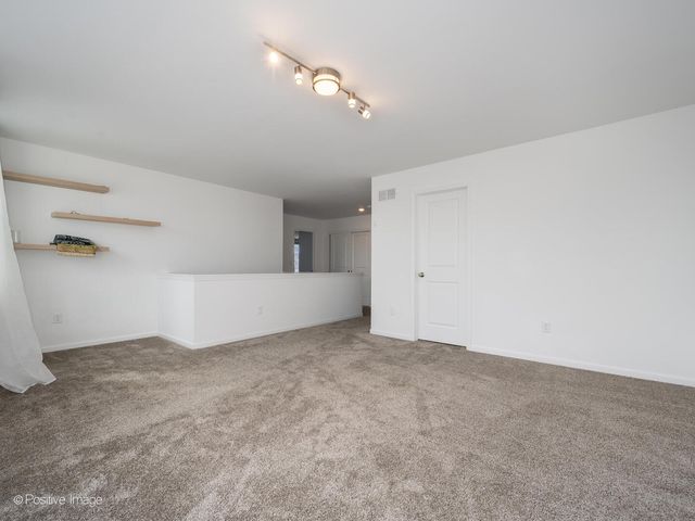 444 Radcliff Lane, South Elgin, IL 60177