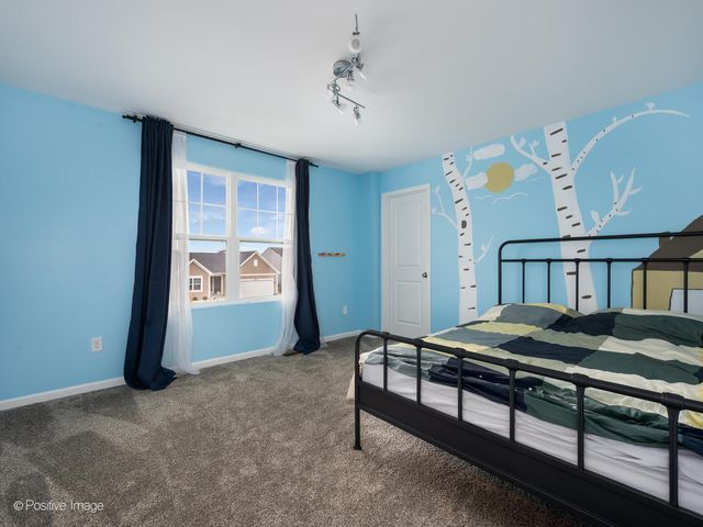 444 Radcliff Lane, South Elgin, IL 60177