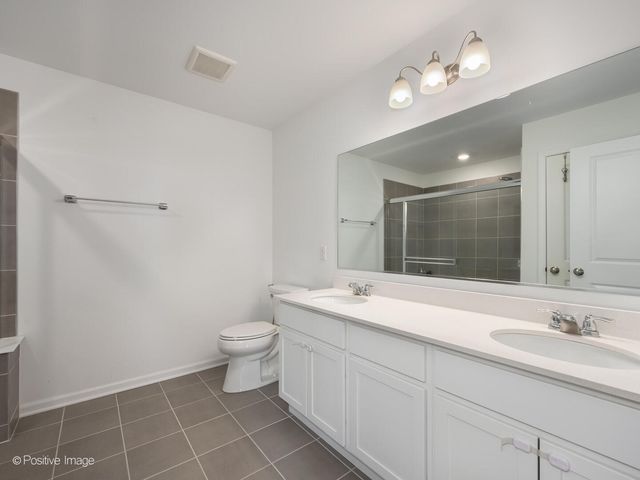 444 Radcliff Lane, South Elgin, IL 60177