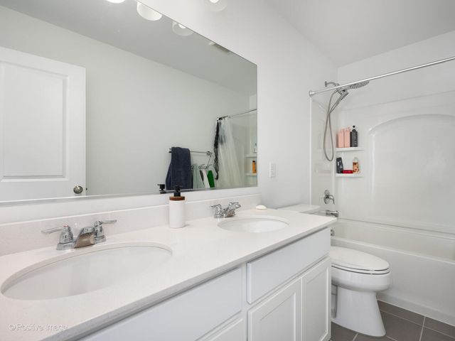 444 Radcliff Lane, South Elgin, IL 60177