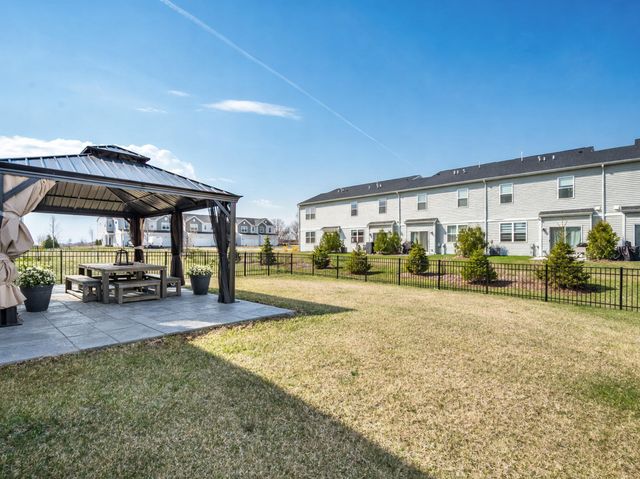 444 Radcliff Lane, South Elgin, IL 60177