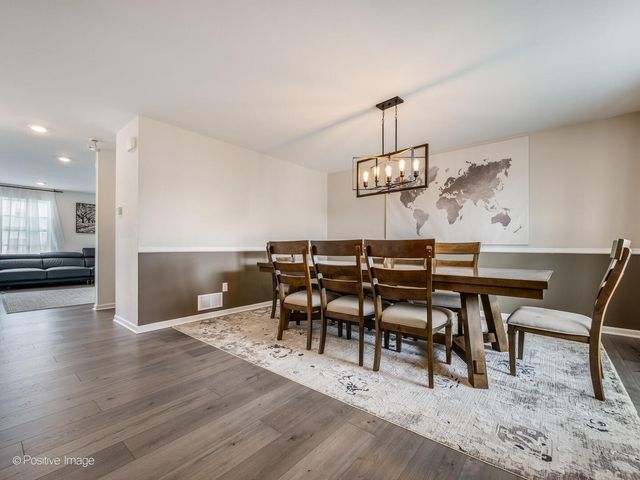 444 Radcliff Lane, South Elgin, IL 60177