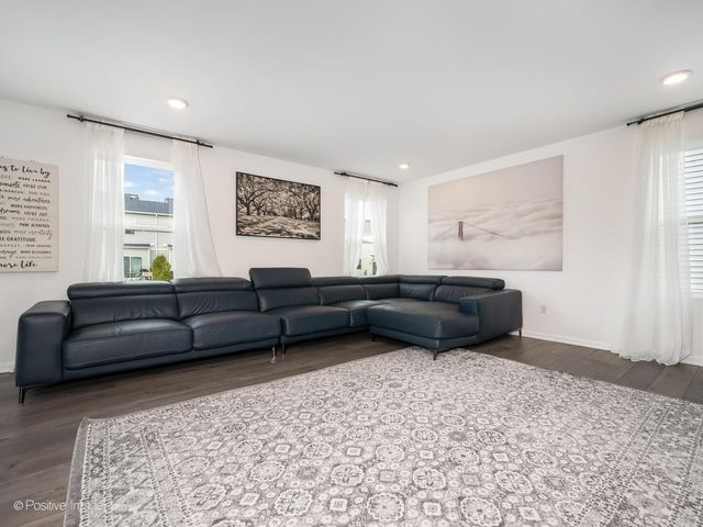 444 Radcliff Lane, South Elgin, IL 60177