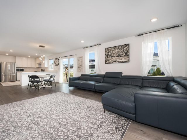 444 Radcliff Lane, South Elgin, IL 60177