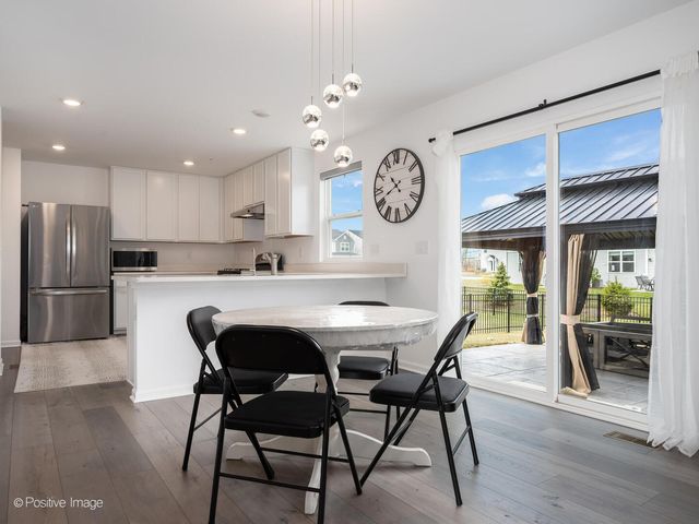 444 Radcliff Lane, South Elgin, IL 60177