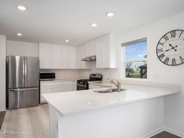 444 Radcliff Lane, South Elgin, IL 60177