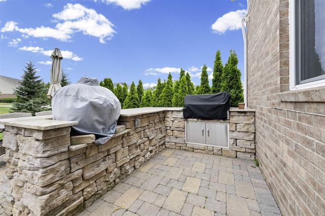 5887 Strawberry Circle, Commerce Twp, MI 48382