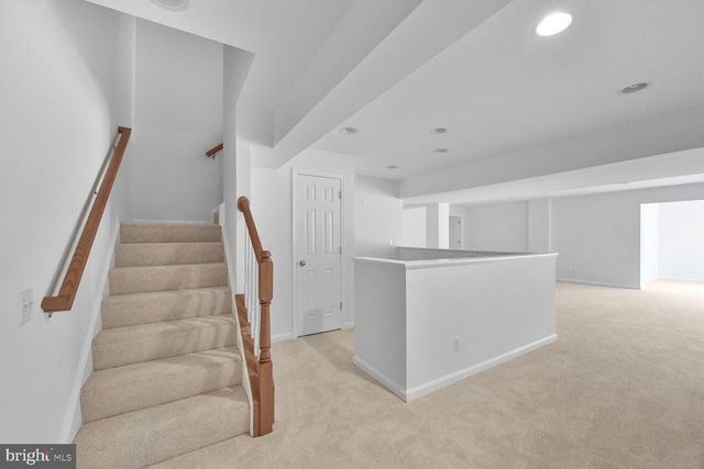 43844 CHURCHILL GLEN DR, Chantilly, VA 20152