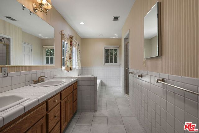 1229 Geneva Street, Glendale, CA 91207