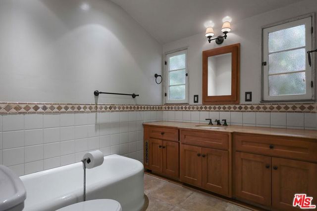 1229 Geneva Street, Glendale, CA 91207