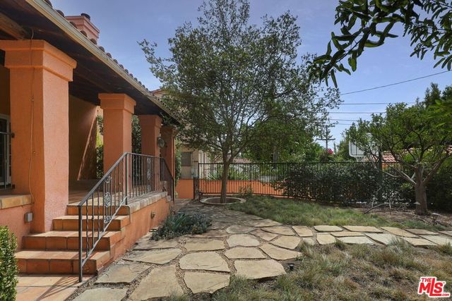 1229 Geneva Street, Glendale, CA 91207