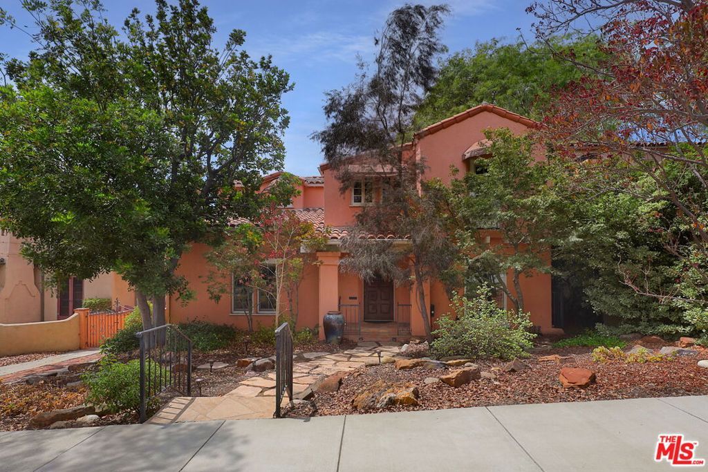 1229 Geneva Street, Glendale, CA 91207