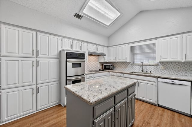 605 Meadowcrest Drive, Highland Village, TX 75077