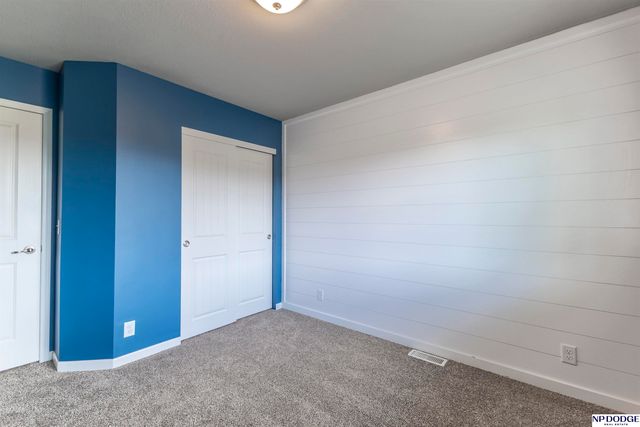 17570 Grand Avenue, Omaha, NE 68116