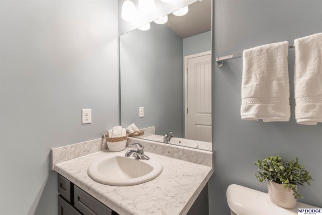 17570 Grand Avenue, Omaha, NE 68116