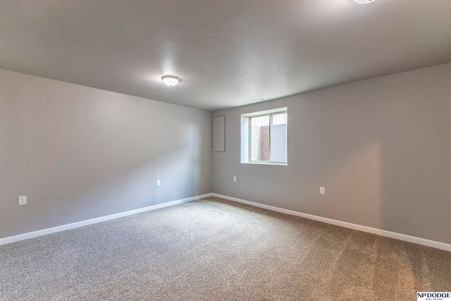 17570 Grand Avenue, Omaha, NE 68116