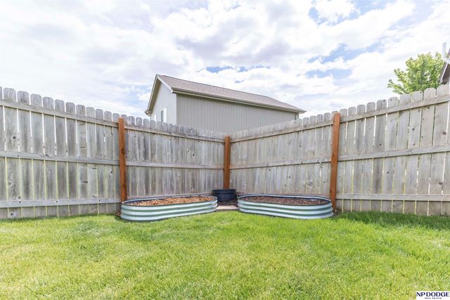 17570 Grand Avenue, Omaha, NE 68116