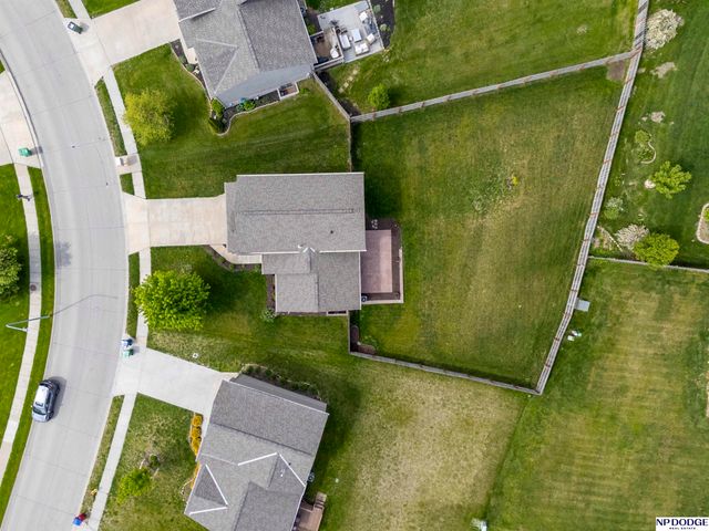 17570 Grand Avenue, Omaha, NE 68116