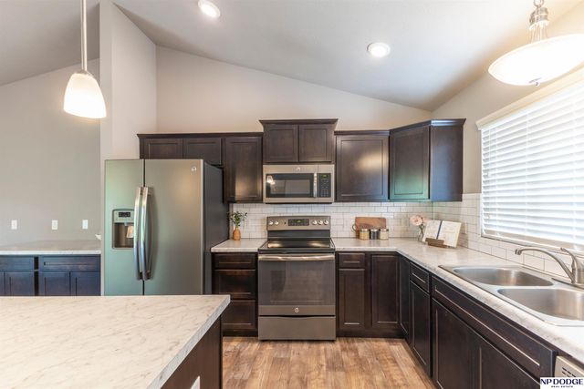 17570 Grand Avenue, Omaha, NE 68116