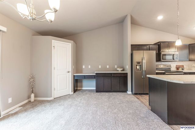 17570 Grand Avenue, Omaha, NE 68116