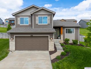 17570 Grand Avenue, Omaha, NE 68116