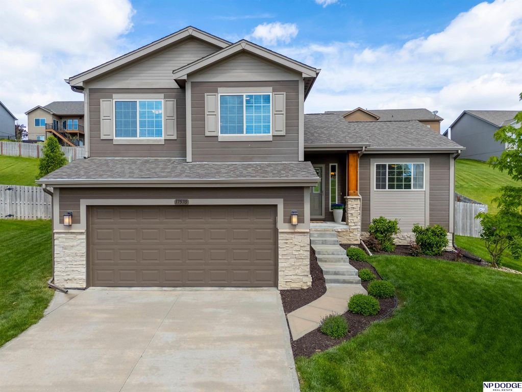 17570 Grand Avenue, Omaha, NE 68116