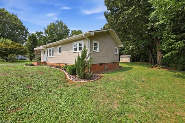 110 New Street S, Liberty, NC 27298