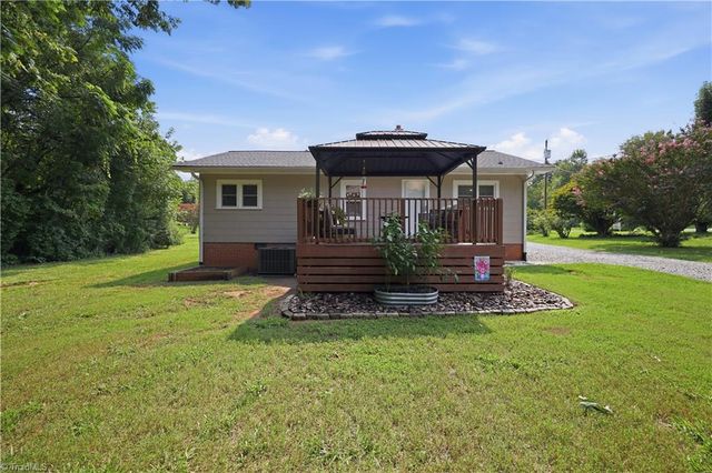 110 New Street S, Liberty, NC 27298
