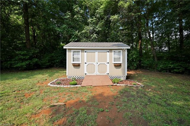 110 New Street S, Liberty, NC 27298
