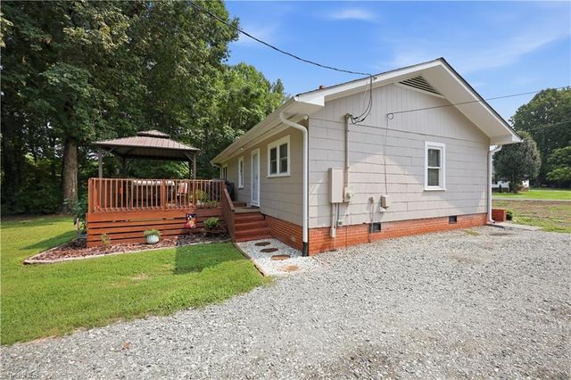 110 New Street S, Liberty, NC 27298