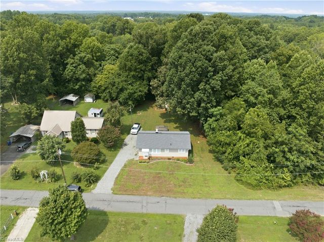 110 New Street S, Liberty, NC 27298