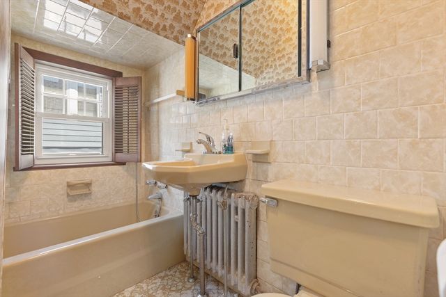 118 Dana Ave, Worcester, MA 01604