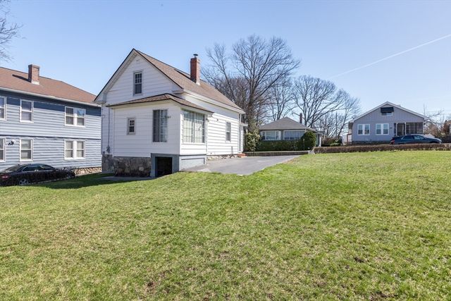 118 Dana Ave, Worcester, MA 01604