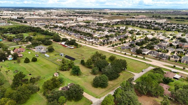 606 Sycamore Road, Richmond, TX 77469