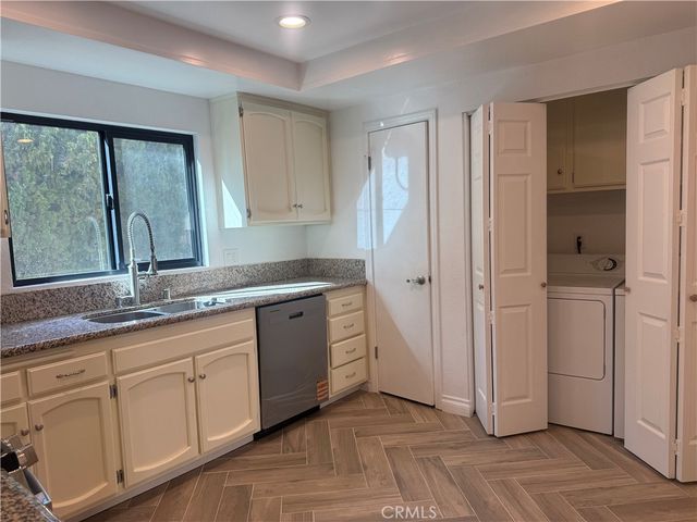5916 Whitsett AVE 2, Valley Village, CA 91607