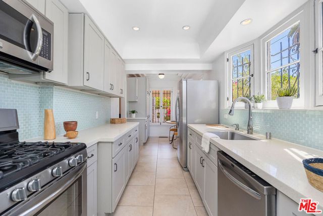 1663 S Genesee Avenue, Los Angeles, CA 90019