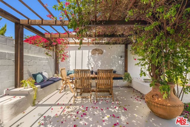 1663 S Genesee Avenue, Los Angeles, CA 90019