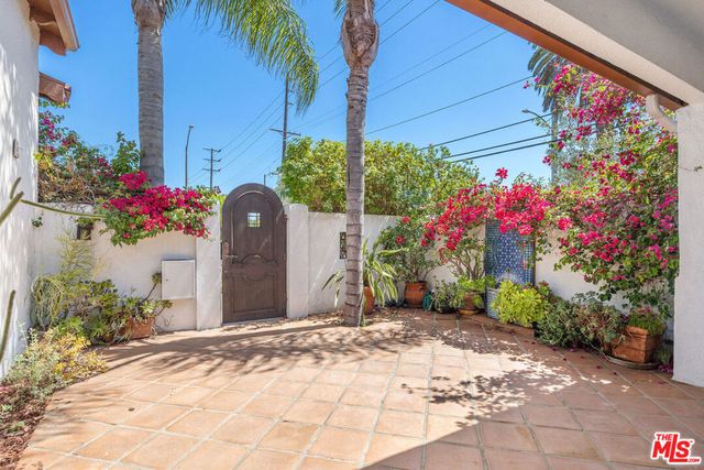 1663 S Genesee Avenue, Los Angeles, CA 90019