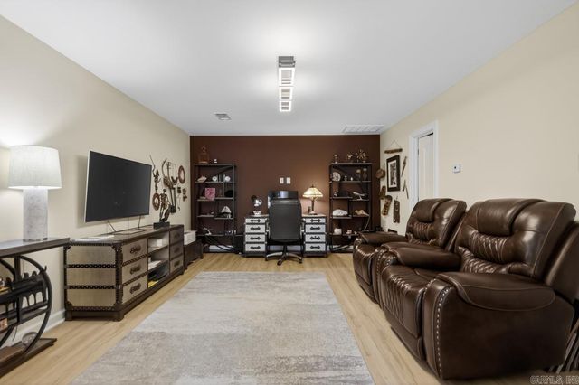 760 Mound View Dr, England, AR 72046