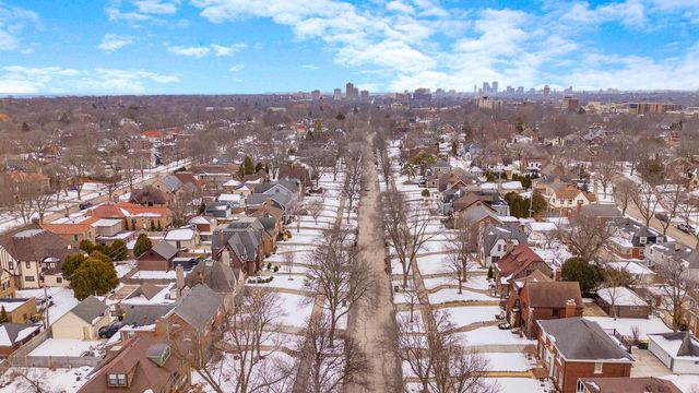 4449 N Maryland AVENUE, Shorewood, WI 53211