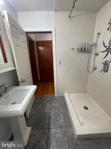 264 S WHITE HORSE PIKE, Berlin, NJ 08009