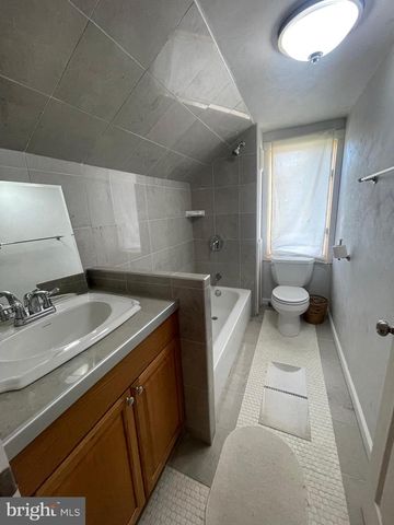 264 S WHITE HORSE PIKE, Berlin, NJ 08009