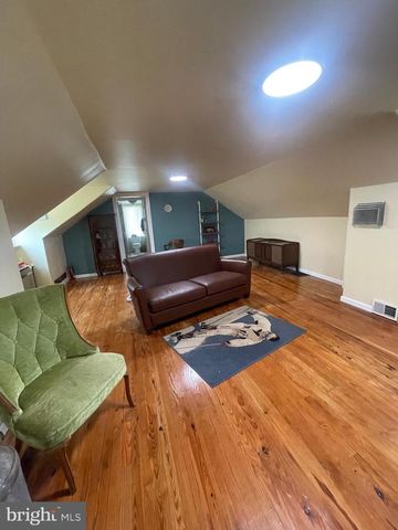 264 S WHITE HORSE PIKE, Berlin, NJ 08009